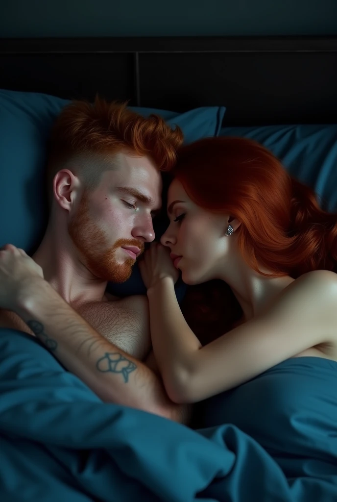 Um casal red-haireds deitados na cama dormindo juntos, em um quarto de casal tons preto e azul com detalhes branco, night,  dark environment. O homem é red-haired e usa buzzcut curto bagunçado com laterais raspadas. a mulher tem  long wavy hair strawberry ...