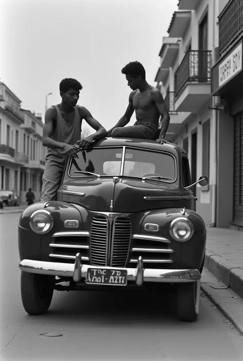  In that Carnival of 1950 ,  Dodô and Osmar took a 1929 Ford  ,  a small and already very old car ,  affectionately nicknamed “Fubica”  .  They placed amplifiers , wires,  improvised speakers and got into the vehicle with their electric instruments. They h...