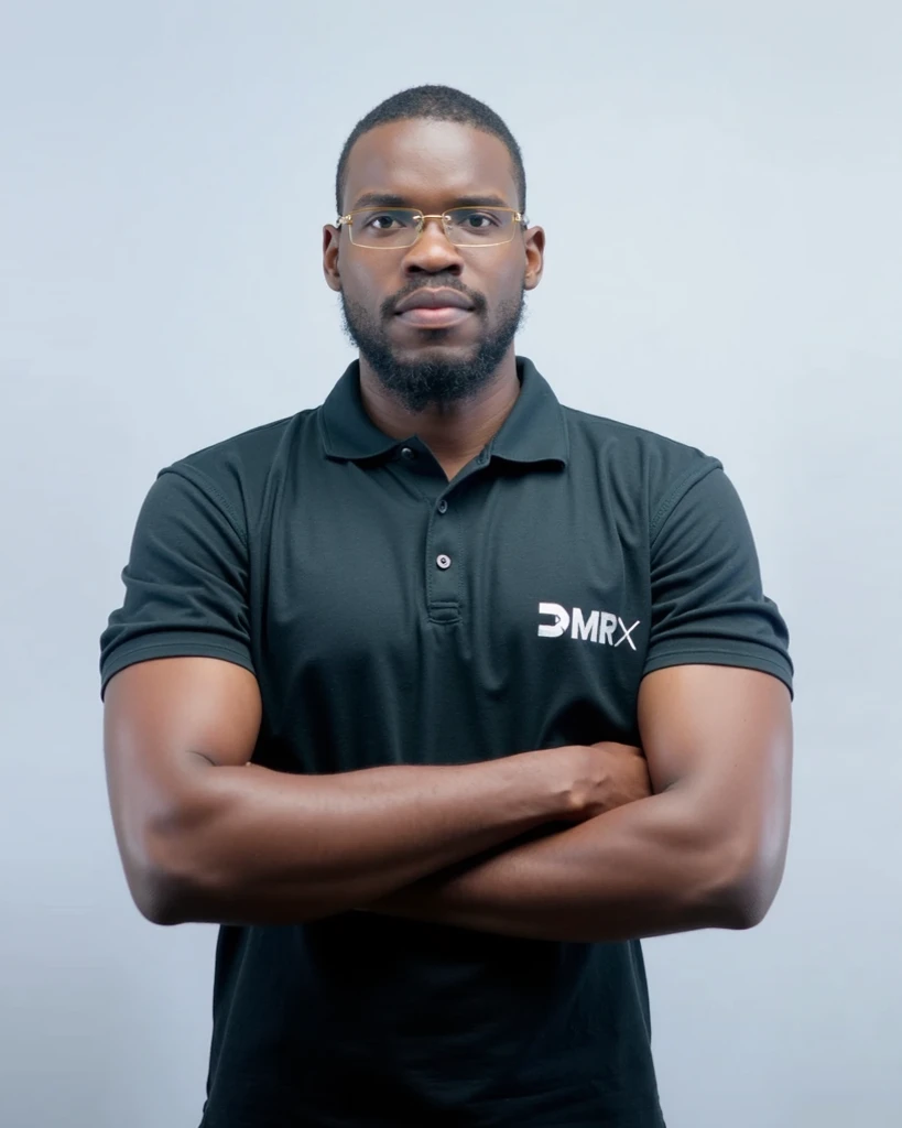 PROGRAMMER developing applications with a computer in his hand and a vest with the name MRX.
PHOTO WITH SIZE 1024 X 1024