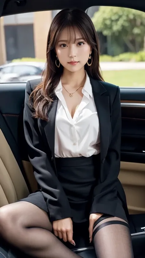 masterpiece,   top quality,  beautiful woman in a business suit rolling up her skirt
(Wear Pantyhose  )  Ultra-Fine,    Textured Skin,     anatomically accurate ,    high detail ,    knight  、sit in car seat、4K、8k
  Ultra-Fineの美しい女性  ,    high definition m...