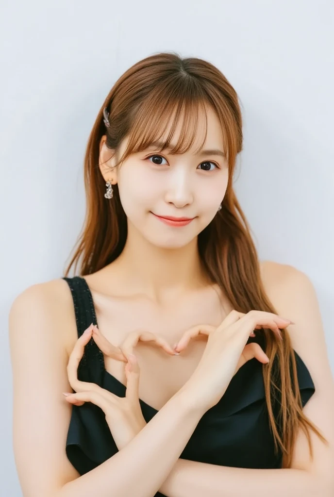  Super Fine、Picture of her face 、 and she has a smile showing her teeth,  I'm wearing a camisole ,  I'm posing with my hands crossed in the shape of a heart in front of my chest、 has a simple background、   HD、細部にわたって  HD