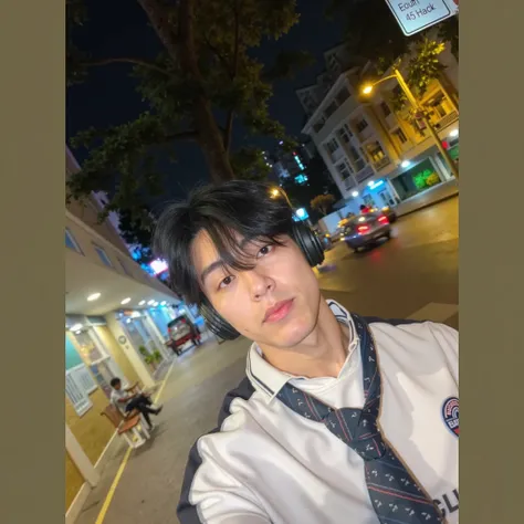 man: Stature: 1.86 m ,  slightly long black hair ,  Good body, Thai,  black eyes, very handsome,  on the outside he looks angry but he is very tender ,  he knows how to express his feelings ,  and very romantic ,  charming smile.