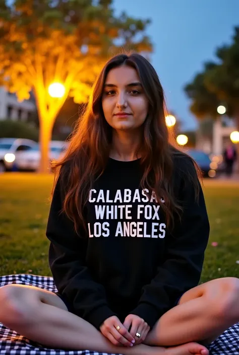 Detaylı Yapay Zeka Promptu:

"A young woman with long, slightly wavy brown hair sits cross-legged on a striped picnic blanket in a park during the evening. She has a calm and gentle expression, with a subtle smile and dark brown eyes gazing softly at the c...