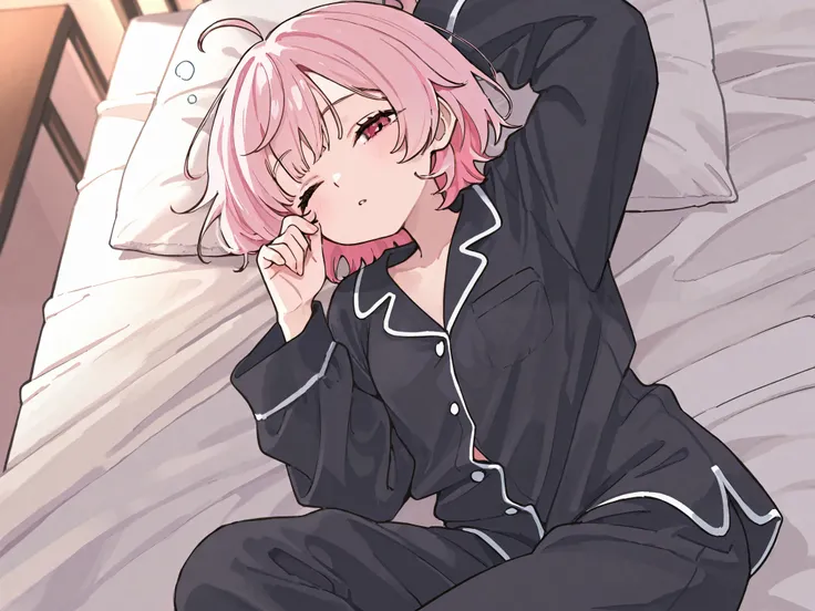  1 girl、pastel pink hair、 shortcut hair、black long sleeve pajamas and pants、 bed、 bedで横になっている、Sleepy、Eye color: black、 bedや枕は黒色。