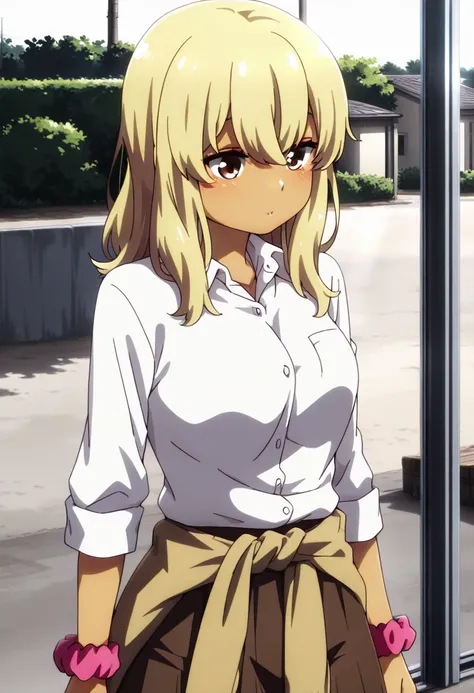 zzKanaHiga, 1girl, solo, brown eyes, long hair, bangs, blonde hair, hair between eyes, dark skin, dark-skinned female,,, skirt, shirt, uniform, white shirt, collared shirt, wrist scrunchie, clothes around waist, gyaru, pink scrunchie,
