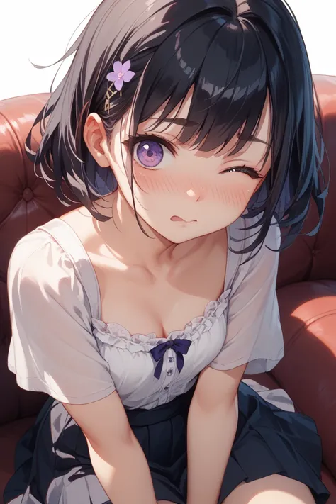  girls on the left、 black hair、 purple eyes、Chest、Embarrassed、Surprise face、 wink、Young、 forward bending、sofa、 one sober adult female swordsman with eyebrows and 