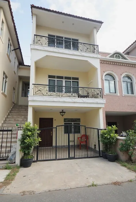 🏡 HOUSE FOR SALE – CAR-ACCESSIBLE ALLEY – GÒ VẤP – 60M² – GREAT PRICE! 🚗✨

Are you looking for a spacious, airy home with full amenities in the heart of Gò Vấp? This is the perfect choice for you!

🔥 DETAILS:
📍 Location: Gò Vấp, wide alley with car access,...