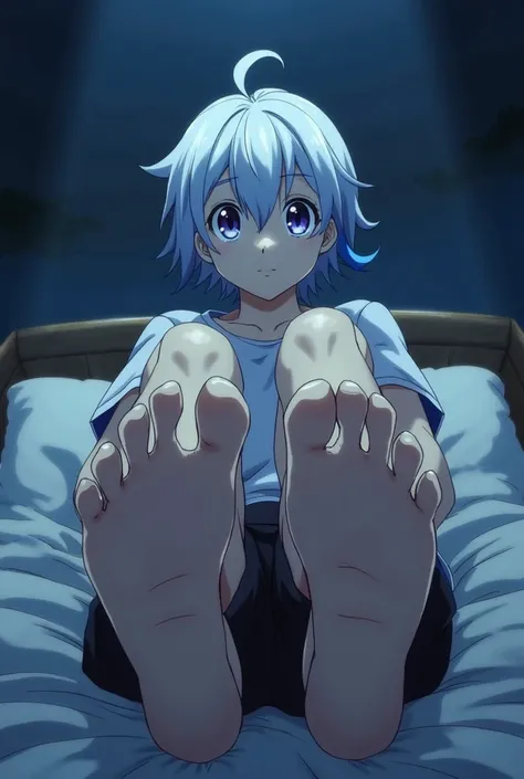  score_9,  score_8_are, Source _anime, 1 boy, Blue Lock, claw ,  big eyes , alone, look at the spectator, white hair, black shorts,  white shirt,  Nella area camera da letto ,  night ,  sdraiato arel letto, lift his legs to show the soles of his feet,  cow...