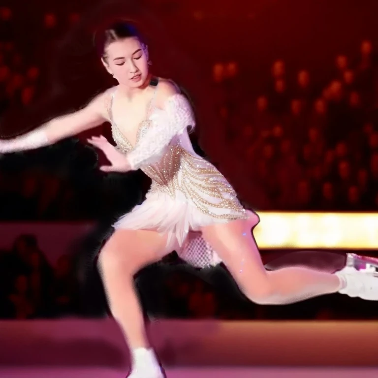 ((Elegant and glamorous skating outfits))