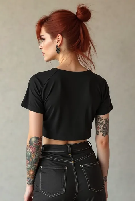 ** Description :**

A woman with red hair, wearing a black cotton crop top, short sleeve y Round neck. He's standing just showing his back, with a relaxed and natural posture. Her arms are relaxed or in a casual pose. El crop top es completamente seeds,  b...