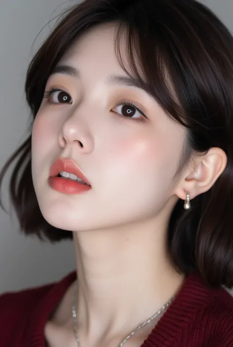 ((skin texture：1.3)),Exquisite Face Detail，skin texture，社交媒體portrait， High Quality Photo ， 1girl ，solo，jewelry， Earrings，necklace，Watching the audience， Brown hair ，realistic，Lips，short hair，Shut up，sweater， Dark Hair，portrait，simple background