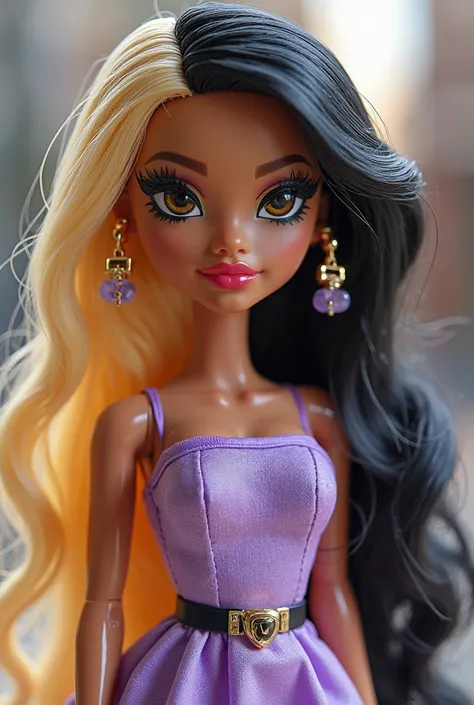 A bratz with black hair and blonde locks with black eye color, red lips and eyelashes , That she has a wallet and her dress is elegant lilac 