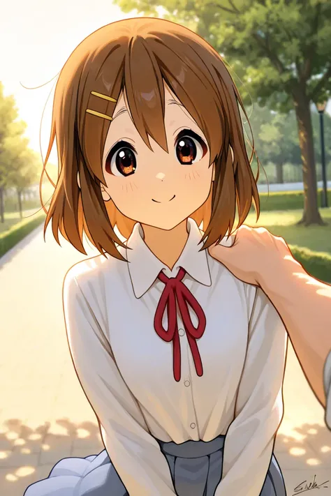 Yui Hirasawa　K-ON！　Dating while holding a man's shoulder　smile