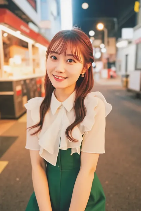 1 girl、In the city of Tokyo、night、 cityscape、 city lights 、upper body、close-up、smile、、(8k、raw photos of Kao all、Best Quality、masterpiece:1.2)、(realistic、photoRealstic:1.37)、green camisole、red hair、long hair、red hair、 heart necklace 、 Smile