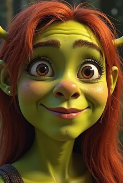 The image shows a close up of the face of an animated character, aparentemente uma versão feminina ou adolescente de shrek, com características distintivas que sugerem ser uma filha de shrek. The character has green skin, big, expressive eyes, long and dis...