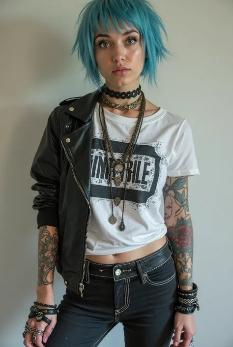 Chloe Price has a striking and rebellious appearance. She has short hair dyed blue,  originally blond , and light blue eyes. Your skin is clear, and she has an expressive face with sharp features.

 His style is stripped-back and alternative , generally we...