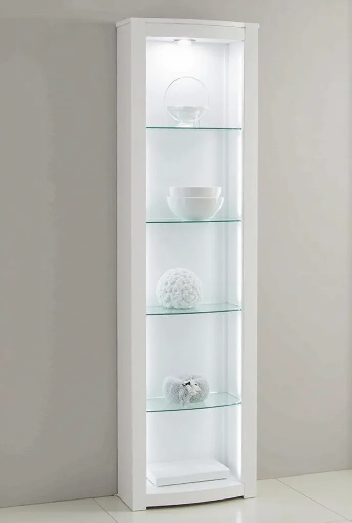 The image shows a tall and narrow cabinet with a modern and minimalist design. Its main characteristics are:  

- **dimensions**: 210 cm high, 63 cm wide and 25 cm deep.  
- ** material**:  white structure  (probably MDF or melamine) with glass shelves.  
...