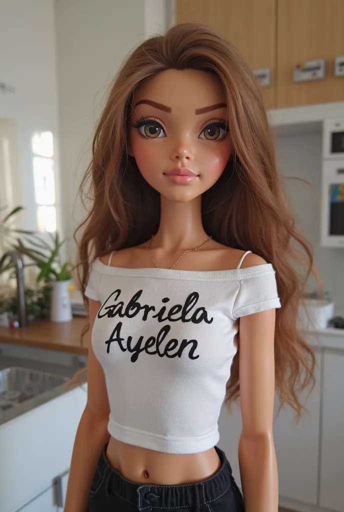  Beautiful doll,  Beautiful Eyes Marrón Res Trigueña, light brown hair , dressed in a white top that says Gabriela Ayelen and black shorts, with a cell phone in her hand with the text that says play with confidence and showing the spectator 