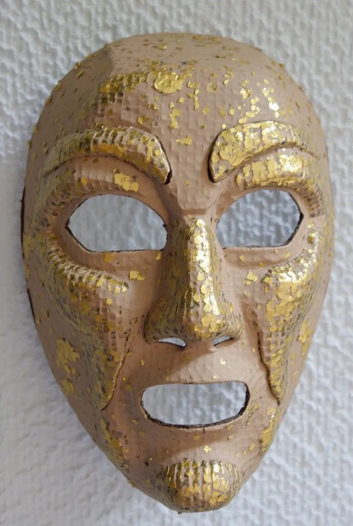  Here you have a  **easy-to-make mask** was born with recycled materials:  

### **Cardboard and Paper Mask**  
**Materials:**  
- Box cardboard ( for base )  
- Newspaper or magazine paper (for texture)  
- Glue or glue (flour + Water)  
- Scissors or cut...