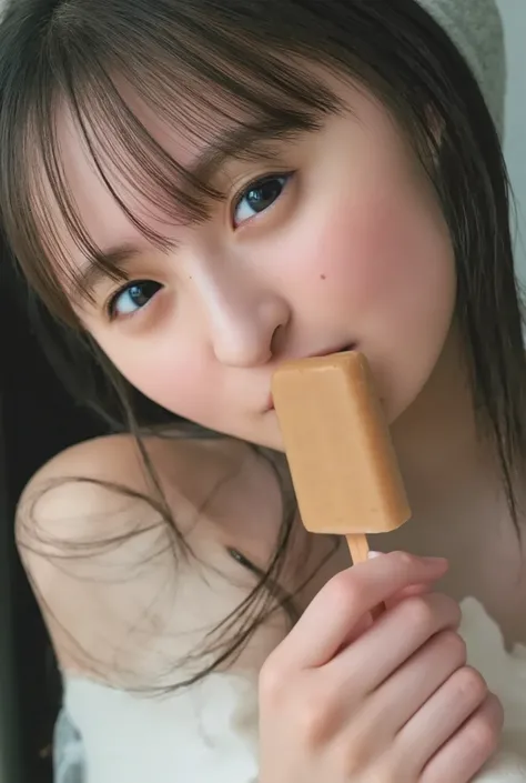 bob hair、 white underwear、 thin body shapes、cute face、top look、I'm holding a brown cylindrical popsicle