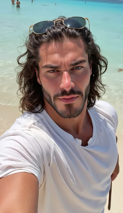 A muscular man with Tarzan's hair and in good shape takes a selfie, il a des airs de Jason Momoa, He is wearing a large, loose T-shirt, a bit torn at the collar for the style, white with a large glue that reveals the torso and shoulders and reveals a lot o...