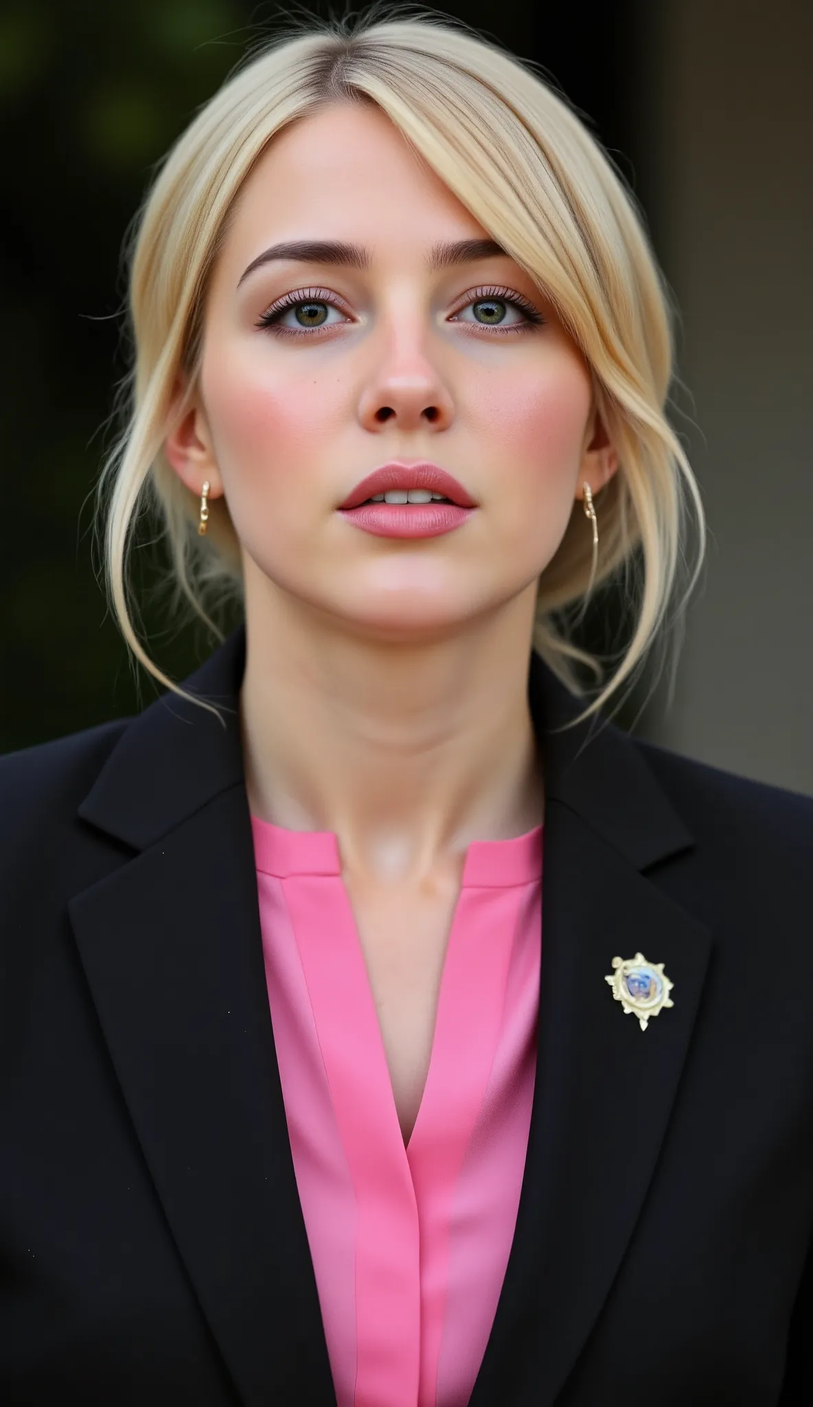 in high-definition images(Photorealism:1.2)、details of US presidential press secretary Caroline Levitt's face、In the White House press room。Blonde beautiful girl、Press Secretary Caroline Rivet is speaking at the White House press conference、Pretty eyes、plu...