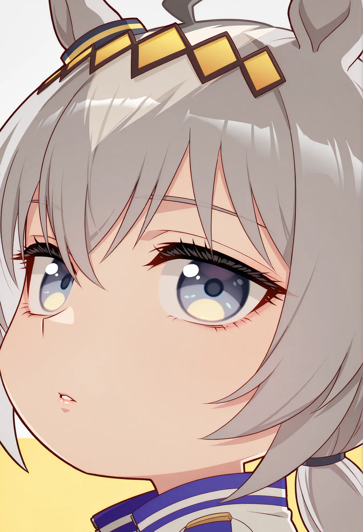 masterpiece，( chibi:1.4)，ogli cap \(Uma Musume\)，solo，stares at viewers,horse ears，grey hair，tied her lips，portrait，White Jacket，stupid hair,from the side，Upbeat Student ，upper body，
