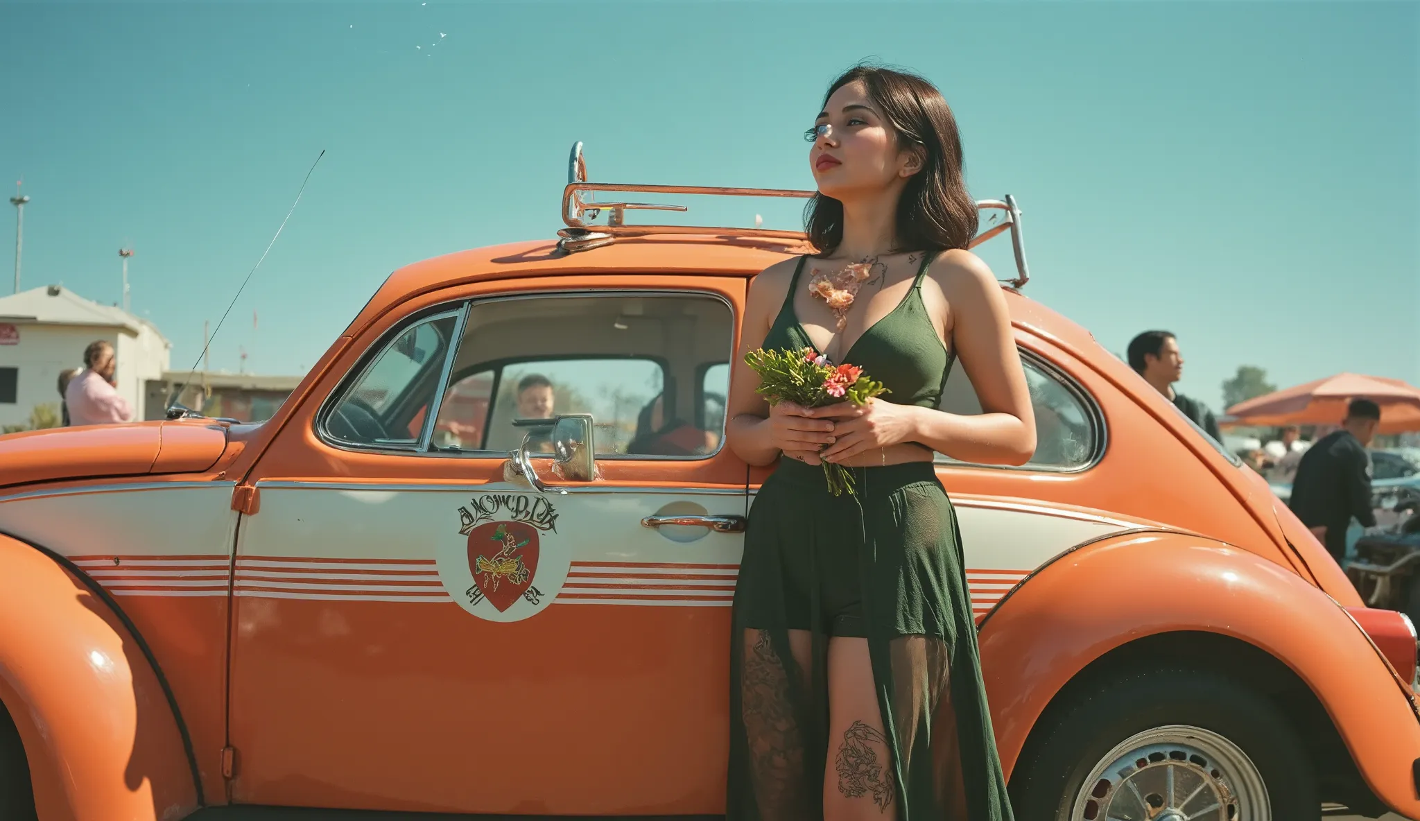 (ultra realism), photorealistic, A 40-year-old  brazilian woman with bob shiny
natural  black hair clear blue eyes, 35mm film estilo rockabilly, mulher pin up em vestido longo, está ao lado de um automóvel vw beetle vintage. Ela usa óculos escuros de lente...