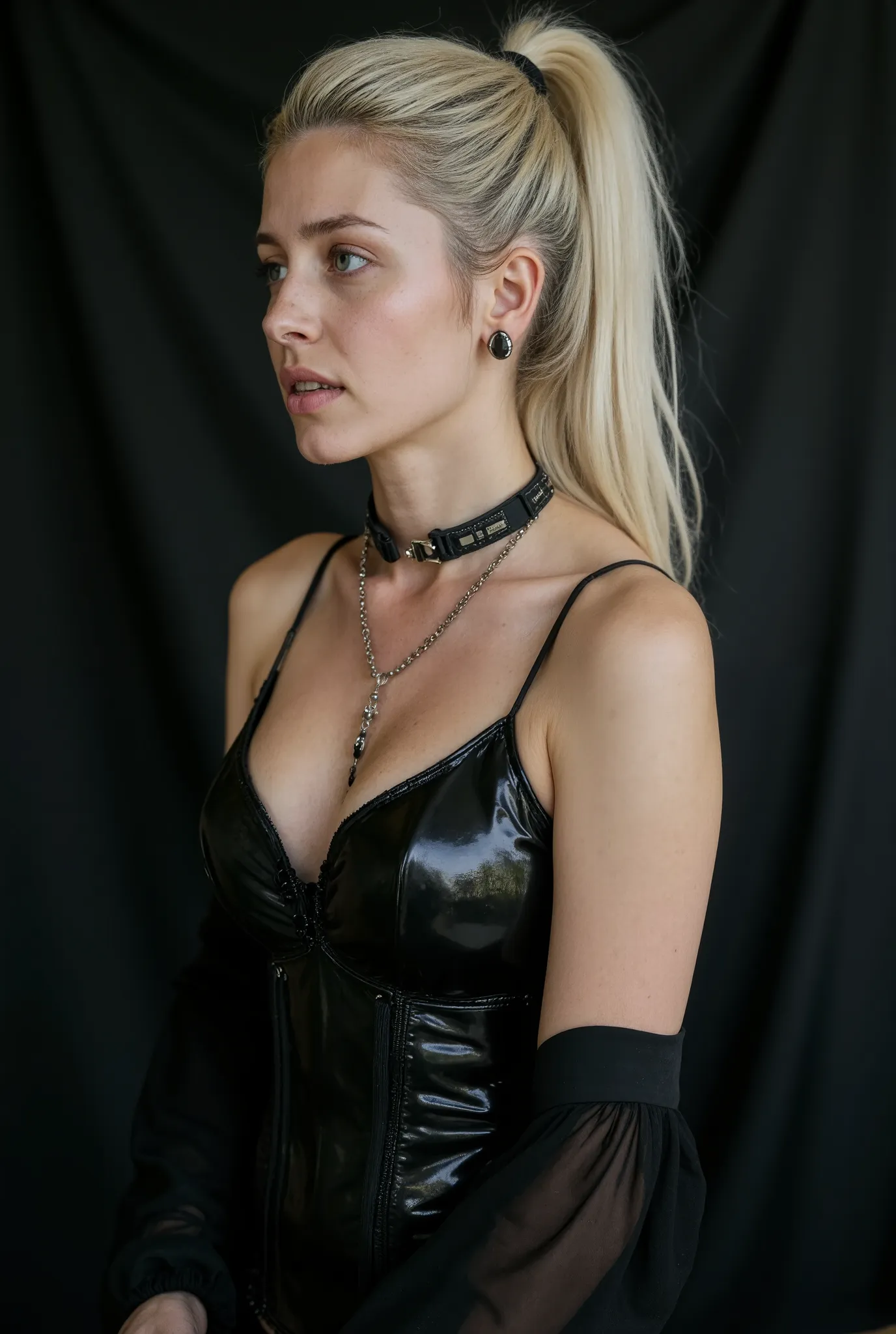 photo with a Zeiss Ikon Ikonta 520../2 camera film type 130, image size 60 x 90 mm, Tessar 4.5/Objektiv 105 mm : High-resolution professional photography of a young woman with a realistic lifelike natural face, sie hat klare Augen, Her shiny platinum bl...