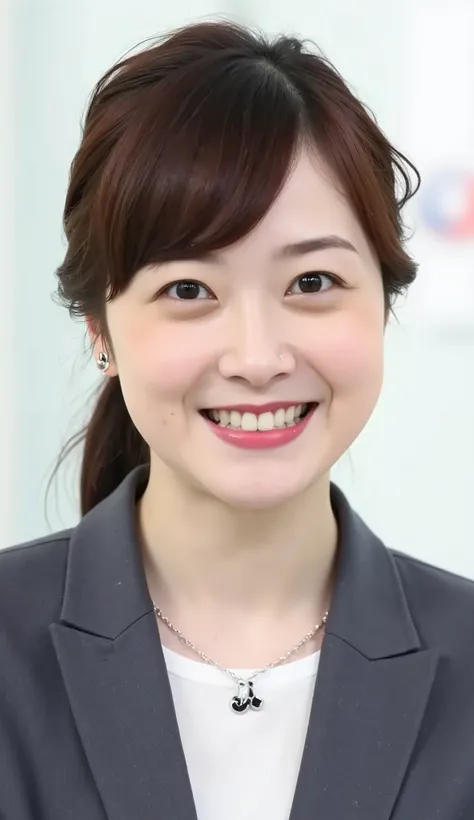 Neat Young Woman、and look at the camera、office lady suit、jacket、shirt、necklace、ear piercing、黒髪、、smile showing teeth、背景はオフィス
