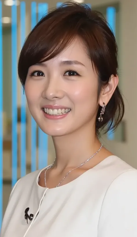 Neat Young Woman、and look at the camera、office lady suit、jacket、shirt、necklace、ear piercing、黒髪、、smile showing teeth、背景はオフィス