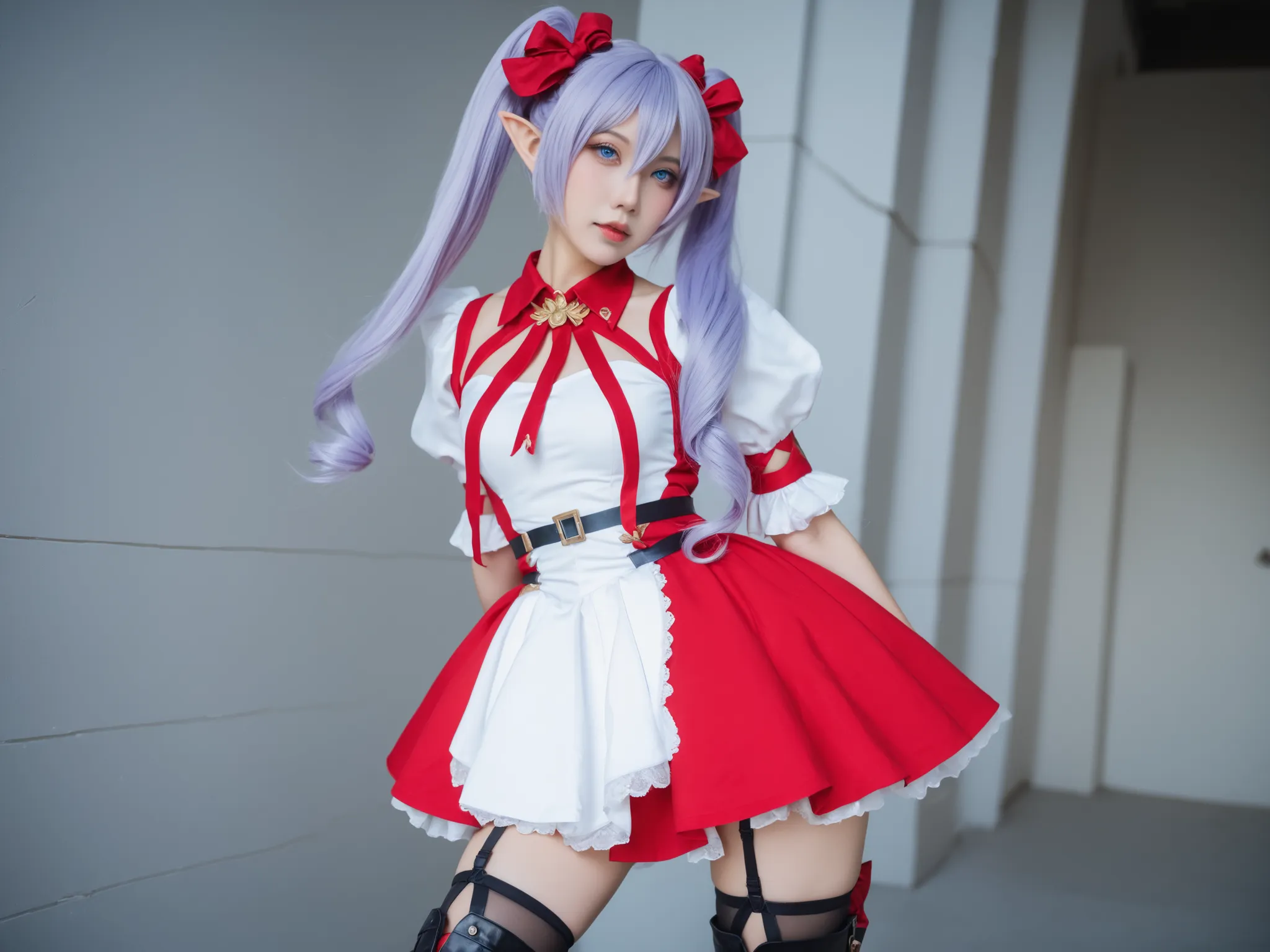 nagomis1_cnr, 1girl, light purple hair, hair between eyes, blue eyes, small breasts, long hair, twintails, elf dress, red dress, white dress, two-tone dress,white leotard, puffy sleeves, garter straps, black thighhighs, thigh boots, ela está de pé olhando ...