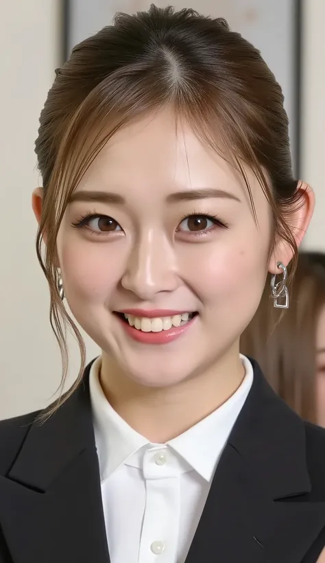 Neat Young Woman、looking at the camera、office lady suit、jacket、shirt、Ear piercings、 、黒髪、歯を見せた笑顔、face close-up、The background is office
