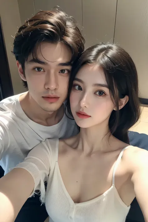 Un couple heureux partageant un moment intime au coucher du soleil, silhouettes enlacées devant un paysage magnifique, double exposition artistique mélangeant leurs visages et la nature, photographie professionnelle avec bokeh délicat, éclairage chaleureux...