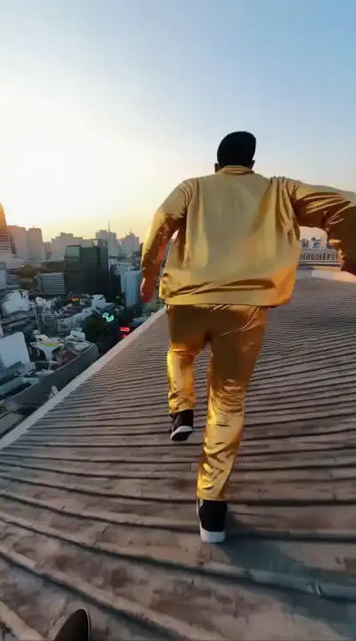 Free-running / Parkour Hunyuan video LoRA