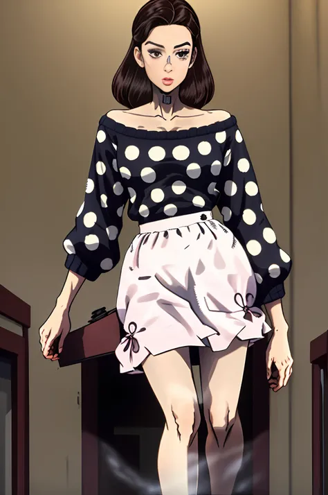 a woman of apparently medium height and slender build, com cabelos ruivos separados para a direita e amarrados em um rabo de cavalo baixo com franja, wearing a white sweater with a plunging neckline and a polka dot print skirt