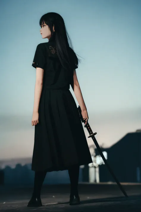 A Gothic girl in black，Wear modern technology clothes and Japanese clothing，Armed with a sword and a black katana，He also carries a rifle on his shoulder，It shows the beauty of the integration of science and technology and ancient style。