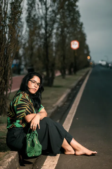 Woman sitting on the curb with her legs crossed and her hand on her knees, Retrato no meio da foto, Tiro na Canon EOS R 5, Tiro na Canon EOS R5, retrato ambiental, Retrato tirado 8 K, retrato editorial, Directed by: Nandor Soldier, foto de retrato, Tiro em...