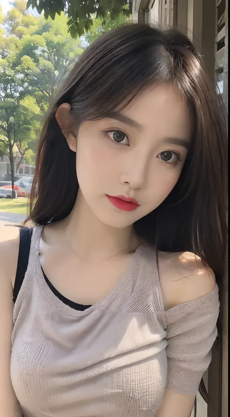 ((best qualtiy, 8K, tmasterpiece:1.3)), A pretty maiden，Pure，Melon seed face，gentle and cute，Perfect body shape,frontage，Tilt your head，((Short one-shoulder T-shirt，sweat shorts))，Black hair smooth，Long hair shawl，round black big eyes，Clear big eyes，((Hydr...