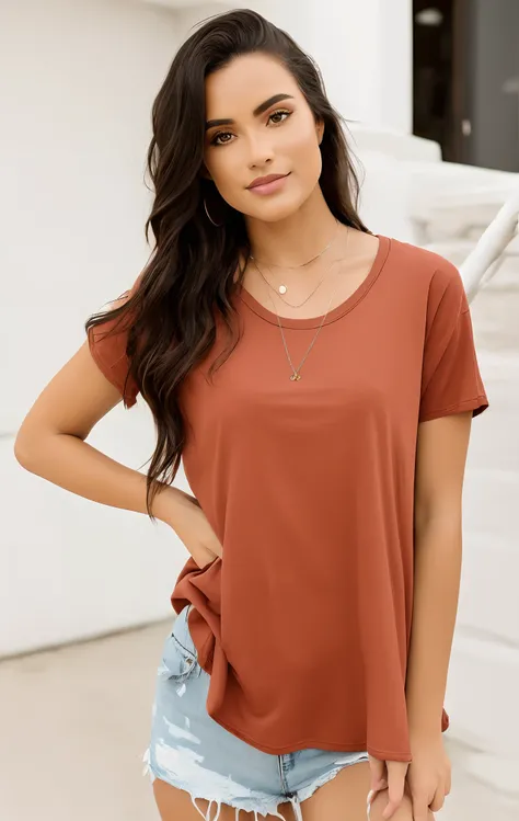 uma mulher latina linda usando um top marrom e shorts jeans posando para uma foto, camisa marrom, Loose - blusas justas, vestindo uma camiseta laranja, vestindo uma camiseta laranja, mangas curtas, roupas casuais modernas, roupas casuais, usando um top bon...