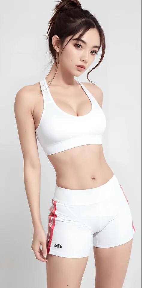 uma mulher linda de bermuda branca e um top branco posando para uma foto, white bra, Esporte bom, tampo de cabresto branco, sport bra and shirt, sports bra, brassier, detailed sports bra, tampo branco, Encaixe figura delicada, Bralette, Titular Top, sport ...