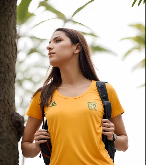 a beautiful woman with a backpack standing in front of a tree, mulher nova olhando para cima, vestindo uma camiseta amarela mode...