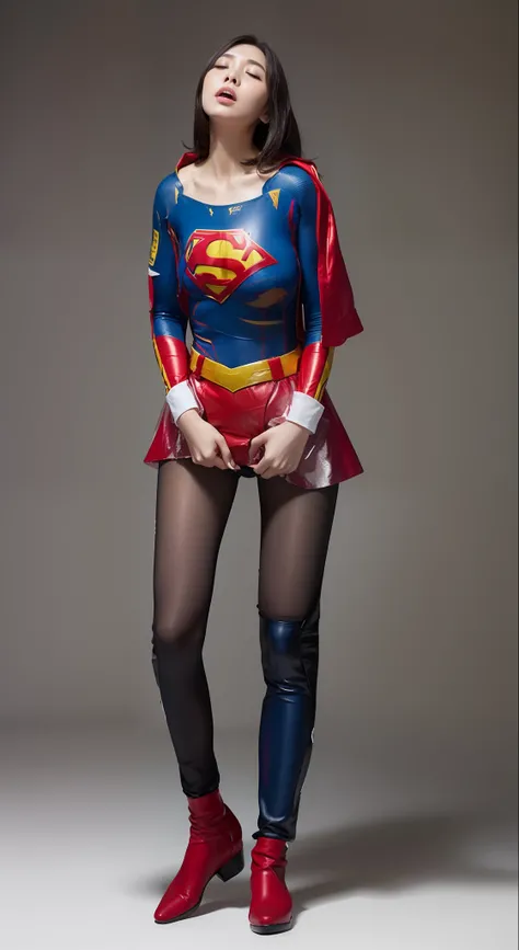 (((Make the most of the original image)))、(((Supergirl Costume)))、(((Hung)))、(((and draw the full body)))、(((Stick to weakness)))、(((Eyes closed)))、(((a short bob、lustrous dark hair)))、(((Suffering)))、(((The cloak is red)))、(((Wearing stockings)))、(((Costu...