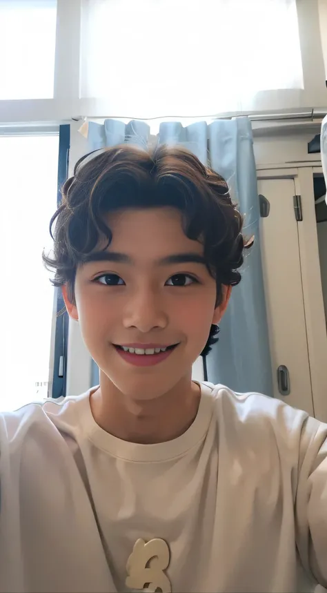 ssmile，white  clothes，（Boy 1.5），Large wavy curls，inside in room，Facing us，Backlit