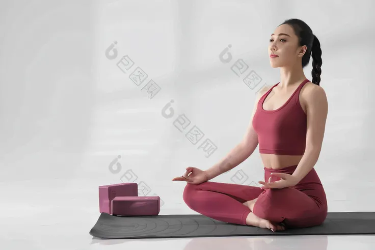 Woman sitting on yoga mat，Holding a pink block in his hand, product introduction photos, product introduction photos, watermarked:-1, yoga meditation pose, Sit Pose, yoga, padmasana, sitting dynamic pose, inspired by Cao Buxing, in meditation posture, in m...