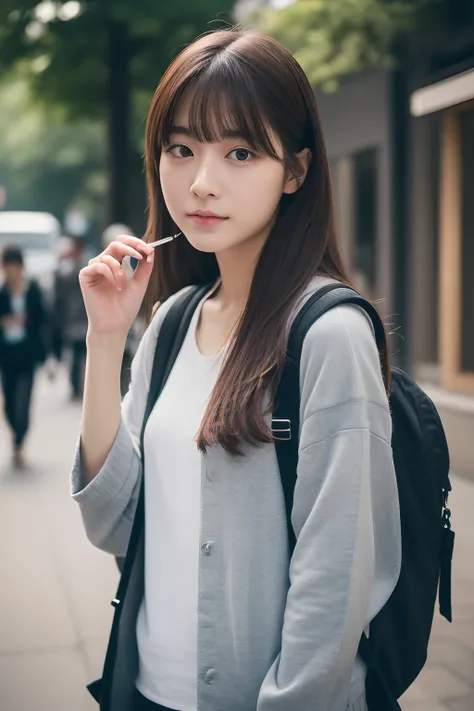 (8K、Raw photography、top-quality、​masterpiece:1.2)、21-years old、japanes、1 girl in、Casual Fashion、A detailed face、A detailed eye、Detailed mouth、nogizaka、Standing in front of the sign、Carrying a backpack