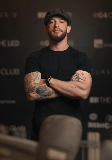 There is a man with a beard and cap with his arms crossed, Clayton Crain, Corpo de Ernest Khalimov, taken in the early 2020s, Jody Highroller, Cory Loftis, Casey Baugh e James Jean, Tom Hardy, felix englund, jony ives, Chris Escaldo, Fisiculturista Ernest ...