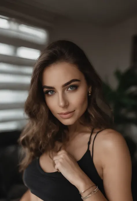 Arafed woman with a tank top, fille sexy aux yeux verts, Portrait Sophie Mudd, cheveux bruns et grands yeux, Selfie d une jeune femme, Yeux de chambre, Violet Myers, sans maquillage, maquillage naturel, looking straight at camera, Visage avec Artgram, Maqu...