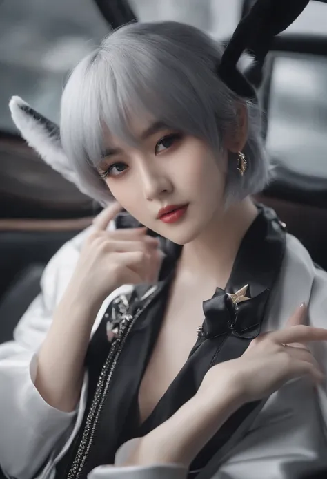 Grayish hair，It has a blue dye，and gradients at the ends of the hair。He wears rabbit-ear ornaments and goggles on his head，Clipped with a black hairpin，There are black stud earrings。Wear black and white asymmetrical paneled underwear。The outerwear wears a ...