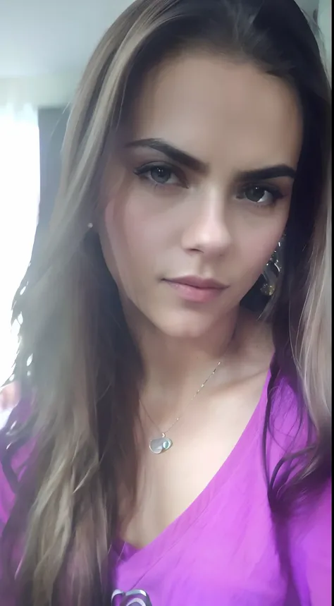 There is a woman with long hair and a pink shirt, Cara Sexy, muito muito bonito rosto, cara bonita, seios grandes Fotografia selfie 8k, imagem de qualidade alta, olhar bonito, Ayahausca, beutifull, imagem de perfil, qualidade alta, rosto bonito, fotografia...